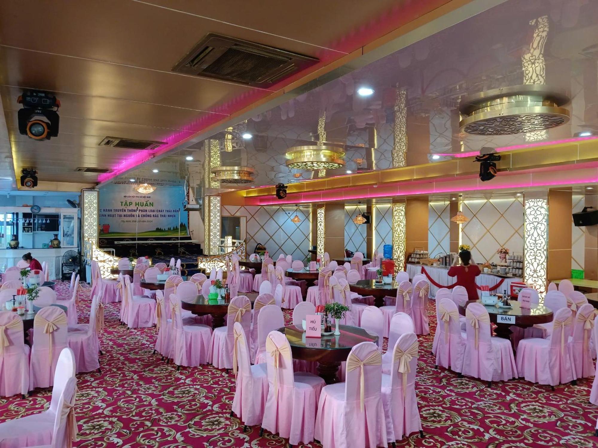 Nhat Quy Hotel Tây Ninh Екстериор снимка